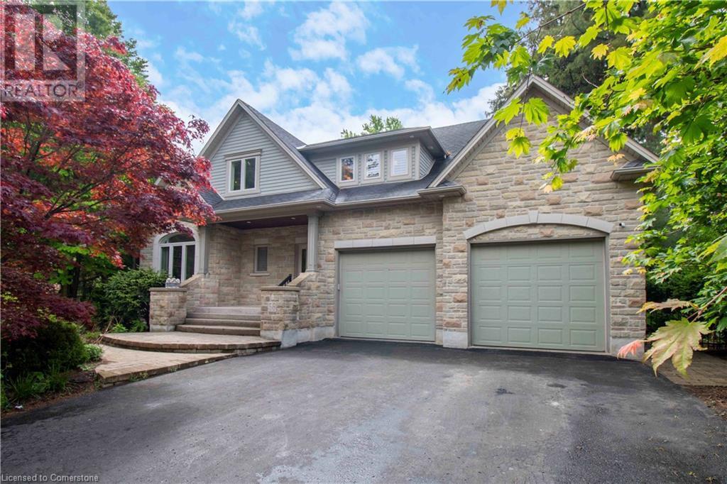 56 April Ct in Hamilton, ON - Building Photo