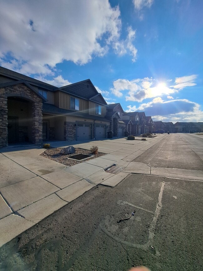 1238 Baycrest Dr in Saratoga Springs, UT - Building Photo - Building Photo