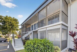 7535 S Oriole Blvd, Unit 2060 in Delray Beach, FL - Building Photo