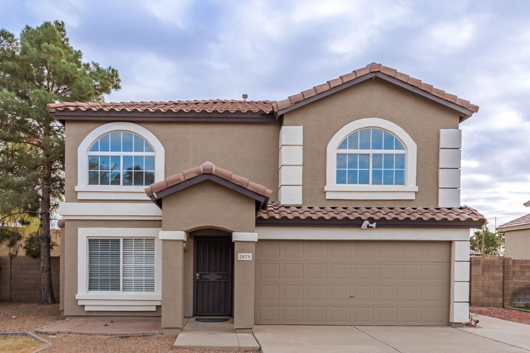 2475 E Orchid Ln in Gilbert, AZ - Building Photo