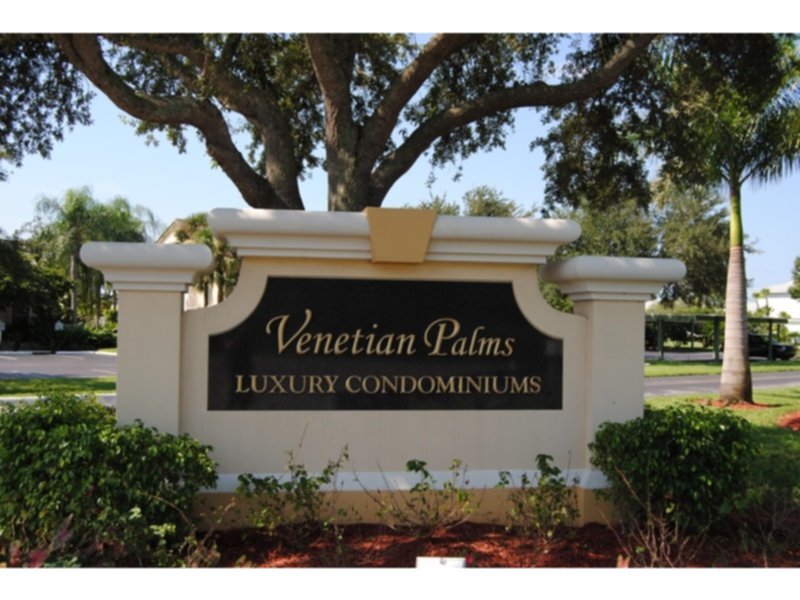 12591 Equestrian Cir in Ft. Myers, FL - Foto de edificio