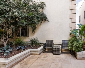 333 N Palm Dr in Beverly Hills, CA - Building Photo - Building Photo