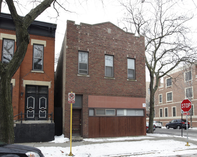 2058 N Dayton St in Chicago, IL - Building Photo - Building Photo