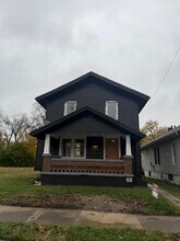 718 Randolph St in Dayton, OH - Foto de edificio - Building Photo