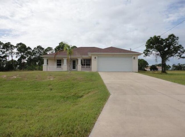 4740 NW 39th Ave in Cape Coral, FL - Building Photo - Building Photo