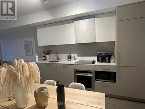 19 Western Battery Rd in Toronto, ON - Building Photo - Building Photo