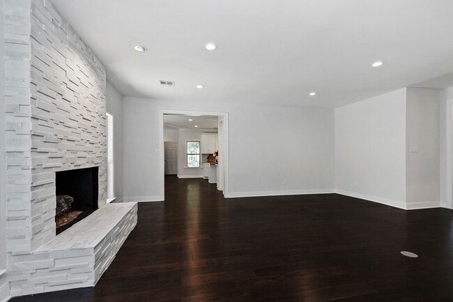 property at 810 Herdsman Dr