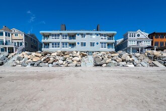 1044 Ocean Blvd in Hampton, NH - Building Photo - Building Photo