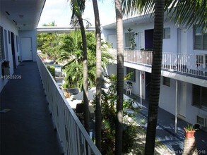 1200 Marseille Dr-Unit -4W in Miami Beach, FL - Building Photo - Building Photo