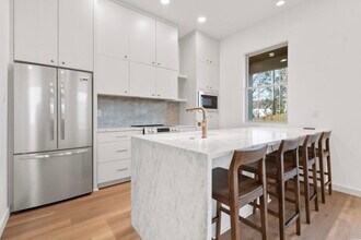 137 Lakepointe Cove in Hot Springs, AR - Foto de edificio - Building Photo