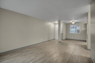 Lynmarie Apartments in Beaverton, OR - Building Photo - Building Photo