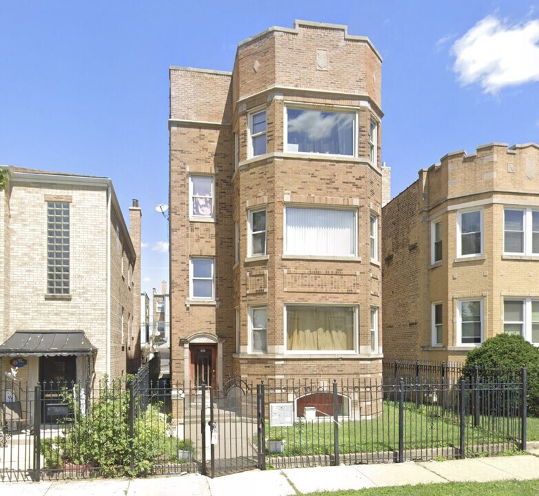 4826 W Henderson St in Chicago, IL - Building Photo