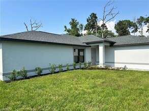 475 Windermere Dr in Lehigh Acres, FL - Building Photo - Building Photo