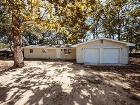 201 Amellia Pl in Crestview, FL - Building Photo