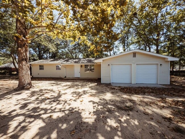 property at 201 Amellia Pl