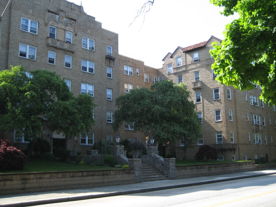 Seville in Mount Vernon, NY - Foto de edificio