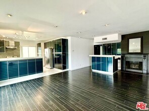 825 Le Doux Rd in Los Angeles, CA - Building Photo - Building Photo