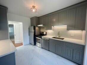 9 Locust Ave, Unit 9B in Mill Valley, CA - Building Photo - Building Photo