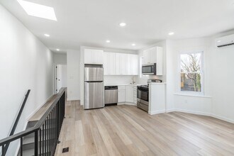 5758 Spruce St in Philadelphia, PA - Building Photo - Building Photo