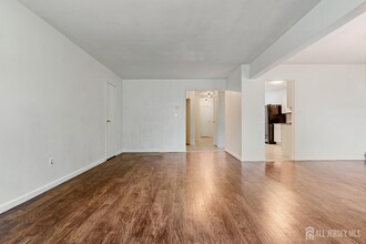18 Lake Ave in East Brunswick, NJ - Building Photo - Building Photo