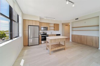 555 NE 8th St, Unit 0326 in Fort Lauderdale, FL - Building Photo - Building Photo