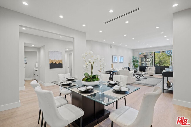 1557 S Beverly Glen Blvd in Los Angeles, CA - Foto de edificio - Building Photo