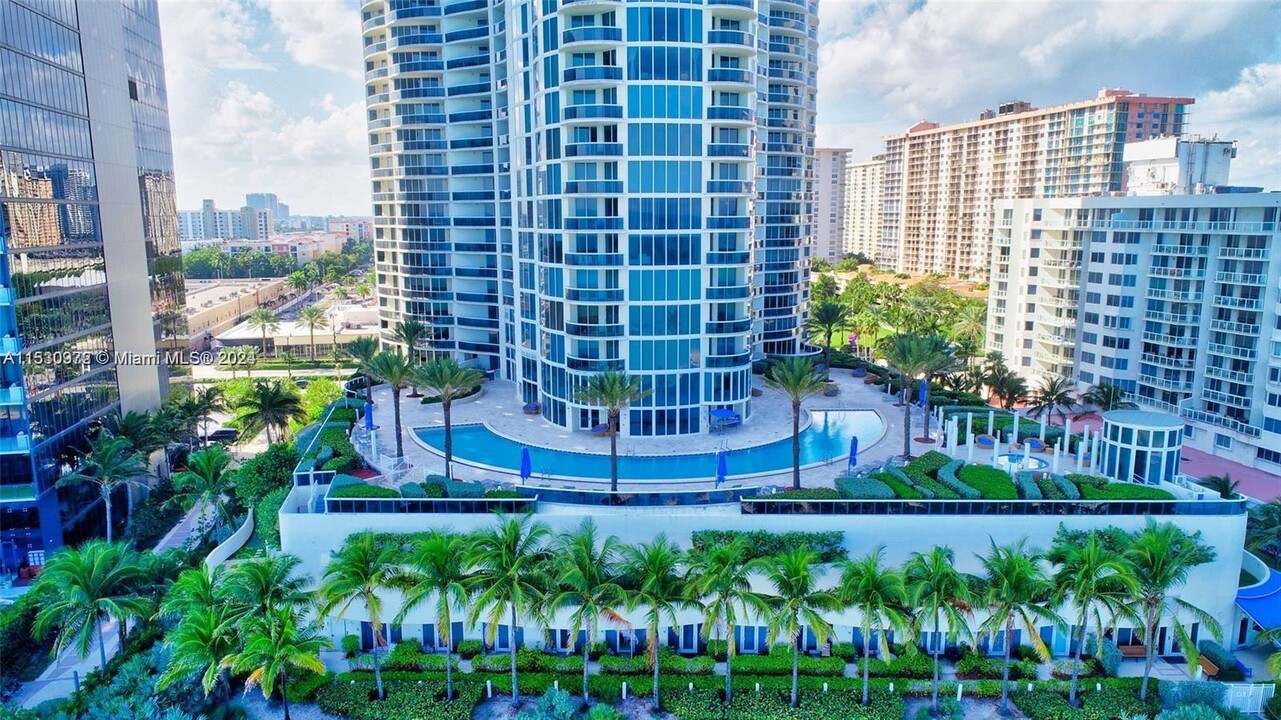 17201 Collins, Unit 3708 in Sunny Isles Beach, FL - Building Photo