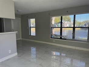 4086 N Pine Island Rd-Unit -502 in Sunrise, FL - Foto de edificio - Building Photo