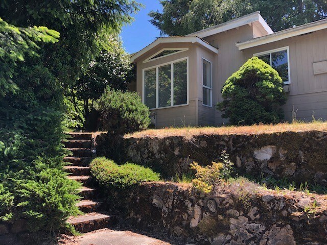 9024 29th St W in University Place, WA - Building Photo