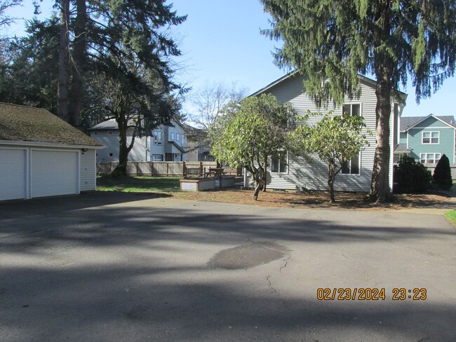 13836 SE Claybourne St in Portland, OR - Building Photo - Building Photo