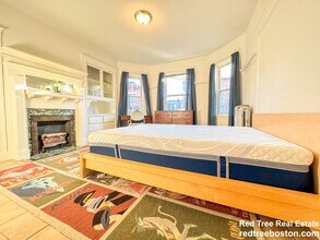 11 Chester St, Unit 3 in Boston, MA - Foto de edificio - Building Photo