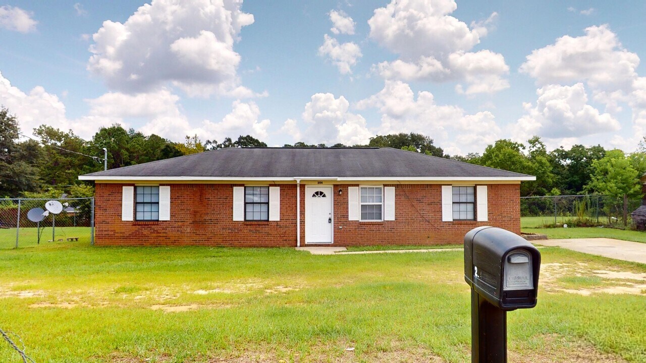 204 Lowery St in Enterprise, AL - Building Photo