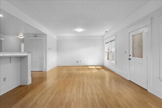 2162 Santa Clara Ave in Alameda, CA - Building Photo - Building Photo