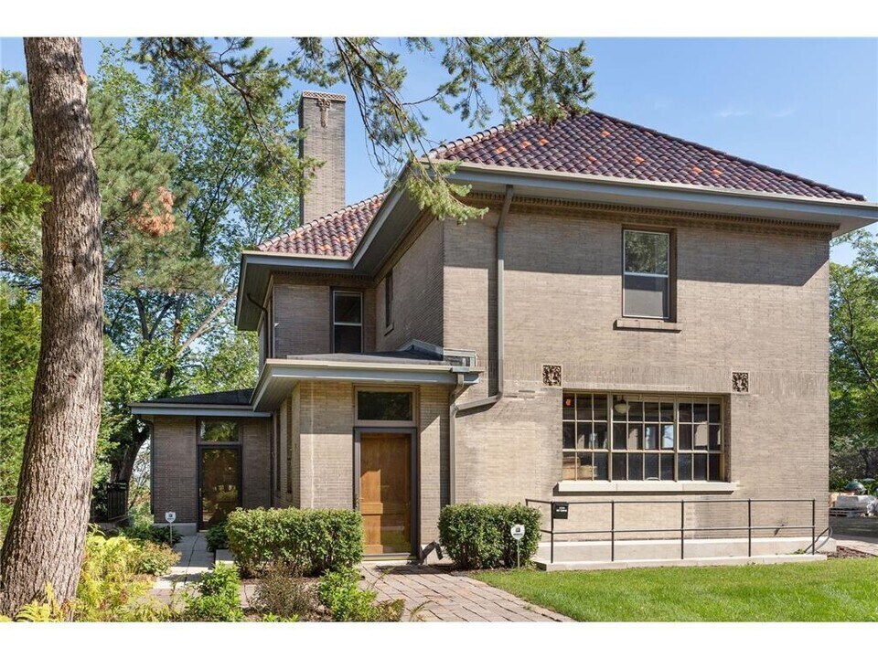 1720 Mt Curve Ave in Minneapolis, MN - Building Photo