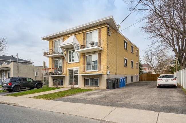 1357 Saint-Thomas Rue in Longueuil, QC - Building Photo - Building Photo