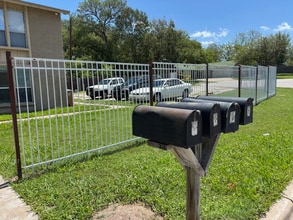2906 Sweeney Ln in Austin, TX - Building Photo - Building Photo