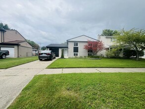 39912 Edmundton St in Canton, MI - Building Photo - Building Photo