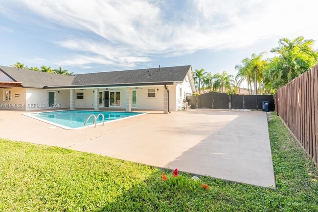 8425 SW 185th St in Cutler Bay, FL - Building Photo - Building Photo