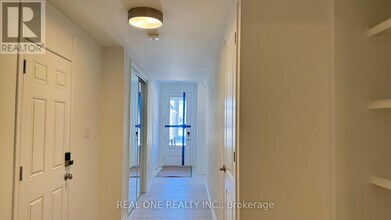 1216 Granary St in Oakville, ON - Building Photo - Building Photo