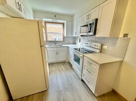 7845 W Lawrence Ave in Harwood Heights, IL - Building Photo