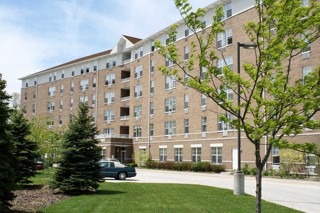 Lakewood Tower in Lake Villa, IL - Building Photo