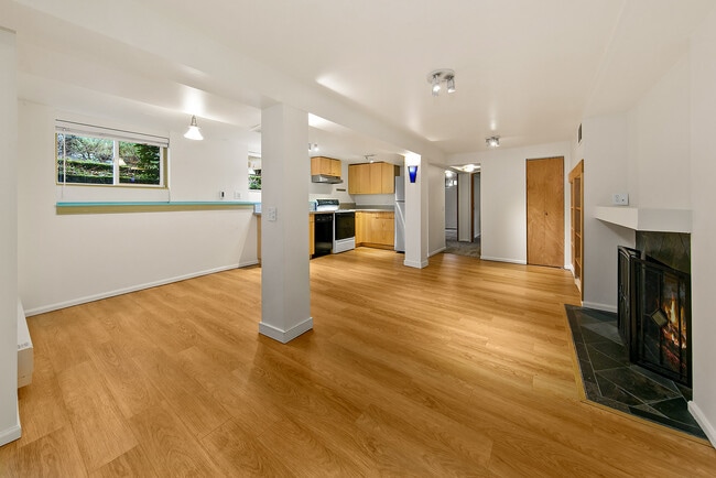 2655 8th Ave W in Seattle, WA - Foto de edificio - Building Photo