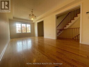 16 Pilkington Dr in Toronto, ON - Building Photo - Building Photo