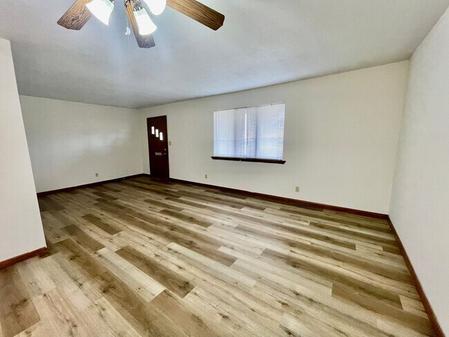 2146 E Bennett St in Springfield, MO - Building Photo - Building Photo