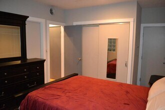 974 N High St, Unit C in Columbus, OH - Building Photo - Building Photo