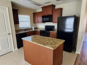 4567 Barbuda Dr in Tavares, FL - Building Photo - Building Photo