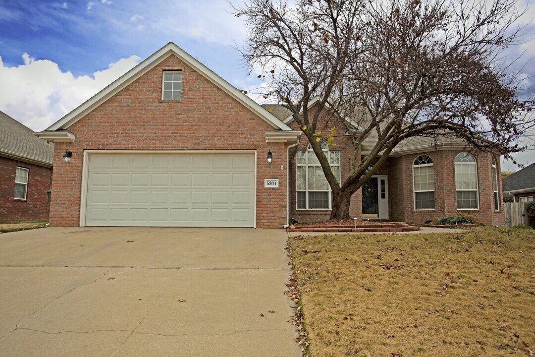 5304 S 44th St in Rogers, AR - Building Photo