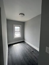 211-45 Jamaica Ave in Queens, NY - Building Photo - Building Photo