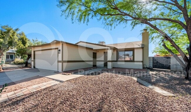 1826 W Holland Dr in Tucson, AZ - Building Photo - Building Photo