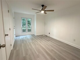 501 Warm Springs Cir in Roswell, GA - Building Photo - Building Photo